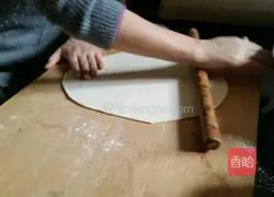 Illustration of how to make celery and pork dumplings 8