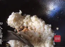 Illustration of how to make egg fried rice 4