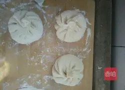  Illustration of how to make leek and egg buns 6