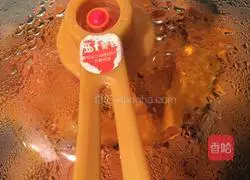 Illustration of how to make piggy steamed buns 2