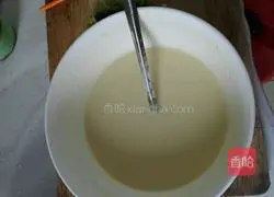 Illustration of how to make crispy green onion pancakes 2