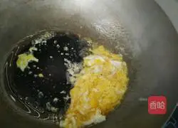 Illustration of how to make cabbage and egg fried rice 2
