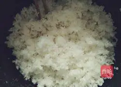 Illustration of how to make fried rice with cured meat and mixed eggs 8