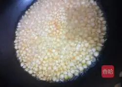Illustration of how to make sweet corn cakes 1