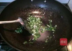 Illustration of how to make scallion pancakes 12