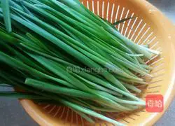 Illustration of how to make leek and pork buns 1