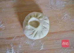 Illustration of how to make pork and green onion stuffed buns 15