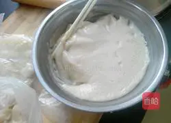 Illustration of how to eat dry glutinous rice balls 4