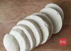 Illustration of how to make fried steamed buns 4
