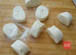 Illustration of how to make cabbage and pork buns 7