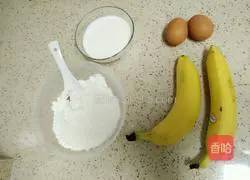 Illustration of how to make banana waffles 1