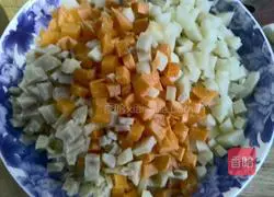 Illustration of how to make fried rice with carrots, potatoes, sausages 1