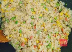 Illustration of how to make corn, peas, eggs, ham and fried rice 8