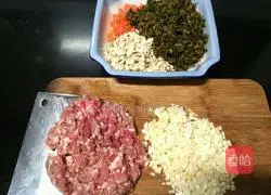 Illustration of how to make pie (pickled vegetables and winter bamboo shoots flavor) 4