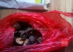 Illustration of how to make mushroom noodles 1