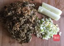 Illustration of how to make steamed buns with dried vegetables and meat 5