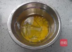 Illustration of how to make salad rice, carrot and egg pancake 4