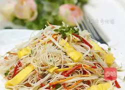 Fried noodles with mung bean sprouts Illustration of how to do it 1