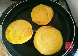 Illustration of how to make crispy home-style pancakes 10