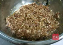 Illustration of how to make shepherd's purse buns 3