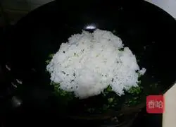 Illustration of how to make broccoli fried rice 7