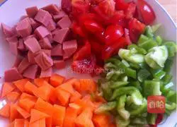 Illustration of how to make colorful fried rice 1