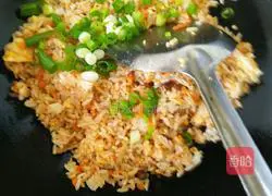 Illustration of how to make fried rice with bean paste and eggs 5