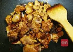 Illustration of how to make large plate of chicken noodles 4