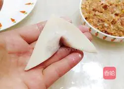 Illustration of how to make Yuanbao wontons (making method) 5