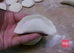 Illustration of how to make dumplings stuffed with meat and three delicacies 19