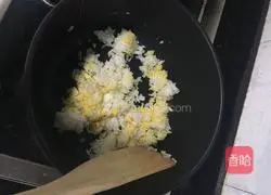 Illustration of how to make egg fried rice 4