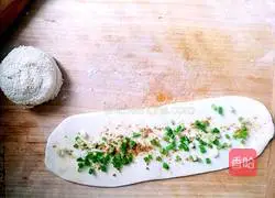 Illustration of how to make scallion pancakes 3