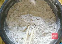 Illustration of how to make pepper leaf pancakes 5