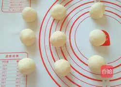 Bean Paste Stuffed Cornmeal Illustration of making glutinous rice balls 4