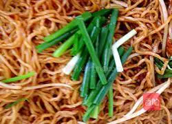 Cantonese style soy sauce fried noodles illustration 10