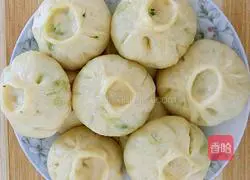 Illustration of how to make leek and egg buns 6