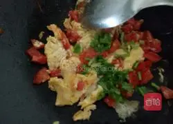 Illustration of how to make fried rice with cherry tomatoes, mixed vegetables and eggs 7