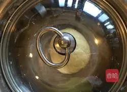 Illustration of how to make chewy egg noodles 3