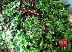 Illustration of how to make three fresh wontons 6