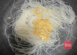 How to make egg sesame sauce rice noodles Illustration 5