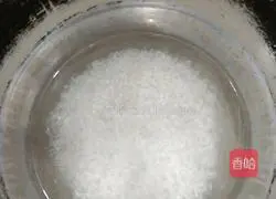 Illustration of how to make sausage braised rice 2