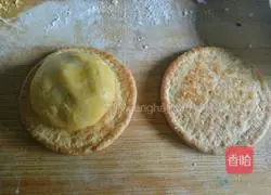 Illustration of how to make money pumpkin cake 8