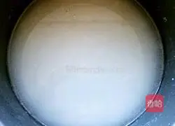 Illustration of braised rice with mushrooms and diced pork 3