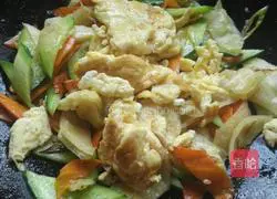 Illustration of how to make fried egg pancakes 8