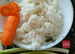 Red carrot and egg fried rice Illustration of how to do it 1