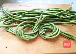 Illustration of how to make dumplings stuffed with beans, mushrooms and fungus filling 2