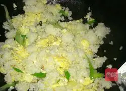 Home-style egg fried rice recipe illustration 7