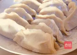 Illustration of how to make celery and carrot meat dumplings 14