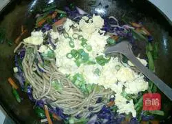 Illustration of how to make colorful fried noodles 14