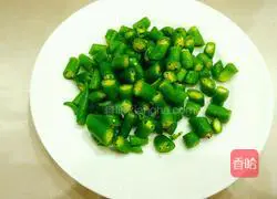 Illustration of how to stir-fry green peppers and flour 2